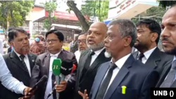 চট্টগ্রামের লালদীঘি মাঠে সমাবেশের অনুমতির জন্য সিএমপি কমিশনারের কার্যালয়ে যান জামায়াতে ইসলামীর ১৩ জন আইনজীবী। ১৫ জুলাই, ২০২৩। 