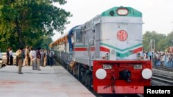 অস্থায়ী শ্রমিকদের অবরোধ: ঢাকার সঙ্গে রেল যোগাযোগ বন্ধ ছিলো ৫ ঘণ্টা। (ফাইল ছবি) 