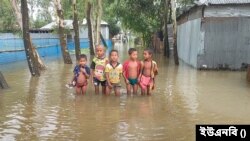 আকস্মিক বন্যা: লালমনিরহাট ও কুড়িগ্রামে পানিবন্দী অন্তত ৩০ হাজার মানুষ