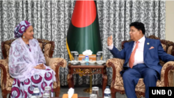 বাংলাদেশের পররাষ্ট্রমন্ত্রী ড. এ কে আব্দুল মোমেনের সঙ্গে দেখা করেছেন ঢাকা সফররত জাতিসংঘের ডেপুটি সেক্রেটারি জেনারেল আমিনা জে মোহাম্মদ। ১ জুলাই, ২০২৩। 