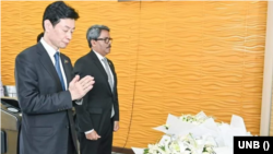 হলি আর্টিজান হামলায় নিহতদের প্রতি শ্রদ্ধা নিবেদন করলেন ইয়াসুতোশি নিশিমুরা। 