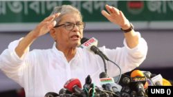 বাংলাদেশের ঢাকায় শনিবার (২২ জুলাই) বিকালে তিন সংগঠনের তারুণ্যের সমাবেশে বক্তব্য রাখছেন বিএনপির মহাসচিব মির্জা ফখরুল ইসলাম আলমগীর।