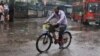 বৃষ্টিতে ঢাকায় যান চলাচল ব্যাহত—ভোগান্তিতে নগরবাসী