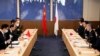 日本外务省外务审议官山田重夫（右二）与中国外交部副部长孙卫东（左二）在东京举行日中安全对话。（2023年2月22日）
