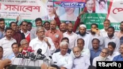 জাতীয় প্রেস ক্লাবের সামনে বাংলাদেশ সম্মিলিত পেশাজীবী সংগঠনের সমাবেশে বিএনপি মহাসচিব মির্জা ফখরুল ইসলাম আলমগীর। ৫ আগস্ট, 2023।