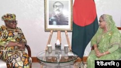 জেনেভায় হোটেল প্রেসিডেন্টের সভাকক্ষে, প্রধানমন্ত্রী শেখ হাসিনার সঙ্গে ডব্লিউটিও'র মহাপরিচালক ড. ওকোনজো ইওয়েলার সাক্ষাৎ। 