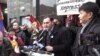 美国众院与中共战略竞争特设委员会主席麦克·加拉格尔（Rep. Mike Gallagher, R-WI）和两位分属民主共和两党的该委员会成员，与多个华人、藏人、维吾尔人民主和人权团体一起，在纽约中国城举行抗议中共境外执法的集会。