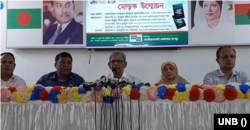 ঢাকায় একটি বইয়ের মোড়ক উন্মোচন অনুষ্ঠানে বক্তব্য রাখছেন বিএনপি মহাসচিব মির্জা ফখরুল ইসলাম আলমগীর। ১৮ জুন, ২০২৩।