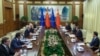 တရုတ်သမ္မတ Xi Jinping (ဒု-ယာအစွန်) နဲ့ အီးယူ ကော်မရှင်ဥက္ကဋ္ဌ Ursula von der Leyen (တတိယ-ဝဲ) နဲ့ အီးယူကောင်စီ ဥက္ကဋ္ဌ Charles Michel (ဝဲ စတုတ္ထ, fourth left, in Beijing, Dec. 7, 2023. 