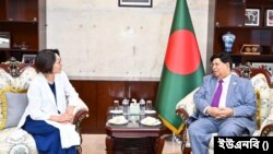বাংলাদেশের পররাষ্ট্রমন্ত্রী ড. এ কে আব্দুল মোমেনের সঙ্গে তার কার্যালয়ে সাক্ষাৎ করেন জাতিসংঘ মহাসচিবের দুর্যোগ ঝুঁকি হ্রাস বিষয়ক বিশেষ প্রতিনিধি মামি মিজুতোরি। ৩ জুলাই, ২০২৩।