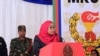 Le président de la République de Tanzanie et le commandant en chef Samia Suluhu Hassan s'entretiennent avec divers dirigeants.