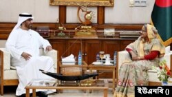 বাংলাদেশের প্রধানমন্ত্রী শেখ হাসিনার সঙ্গে সরকারি বাসভবন গণভবনে সাক্ষাৎ করেন সংযুক্ত আরব আমিরাতের শিল্প ও উন্নত প্রযুক্তিবিষয়ক মন্ত্রী ড. সুলতান আহমেদ আল জাবের। ২০ জুলাই, ২০২৩। 