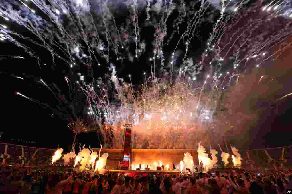 Fireworks illuminate the sky during the Commonwealth Games closing ceremony at Alexander Stadium in Birmingham, England, Aug. 8, 2022.