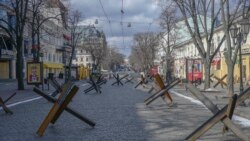 乌克兰城市敖德萨街道上放置的反坦克路障。（2022年3月13日）