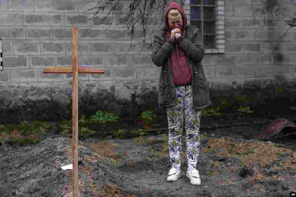 Mariya Ol&#39;hovs&#39;ka, 33, mourns the death of her father Valerii Ol&#39;hovs&#39;kyi, 72, killed by a Russian missile on March 30 near his house, on the outskirts of Kyiv, Ukraine.