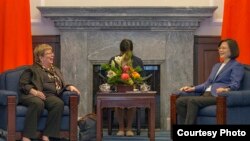 蔡英文2018年5月22日会见美中经济及安全审议委员会副主席白嘉玲一行（台湾总统府）