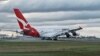 悉尼机场的澳洲航空A380飞机。中国政府曾敦促美国航空、美联航和澳洲航空公司，要求他们承认“台湾是中国的一部分”，将台湾列为中国的省份。
