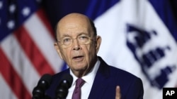 美国商务部长罗斯。商务部周四称，对进口自中国的石英石台面反倾销调查得出肯定的初步结论。此前，中国石英石台面还被初步认定接受不公平补贴。
