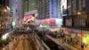 香港反送中示威者2019年8月4日晚间堵住了铜锣湾的街道。（美国之音谭嘉琪拍摄）