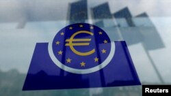 FILE PHOTO: Specialists work on a crane in front of the European Central Bank (ECB) in Frankfurt, Germany