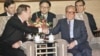 1989年2月26日，美国总统乔治·布什和中共总书记赵紫阳在北京人民大会堂举行会谈时握手。