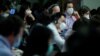 记者们在中国外交部举行的例行记者会上。（2020年3月18日）