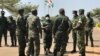 L'armée rwandaise remet des combattants RED-Tabara aux autorités burundaises à la frontière de Nemba. (P.C Niyonkuru (VOA)