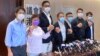香港民主党7名立法会议员8月20日召开记者会宣布，将会委托有公信力的民调机构，作大型全港性取样民意调查，并举办最少一场大型辩论会，是否留任立法会议员。 (美国之音/汤惠芸）