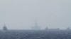南中国海海域可见的中国海洋石油钻井平台