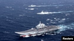中国辽宁号航空母舰在2016年的南中国海的军演中（资料图）