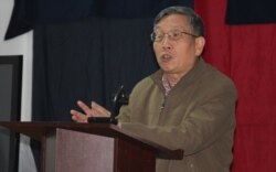 北京之春荣誉主编胡平 (美国之音方冰拍摄)