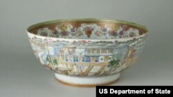 1780年代十三行外景图潘趣酒碗 (照片来源：美国国务院)