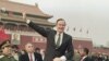 老布什就职一个月后访华1989年2月25日在天安门前向民众挥手（美联社）