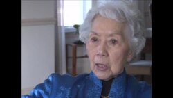 《英语900句》主持人何丽达