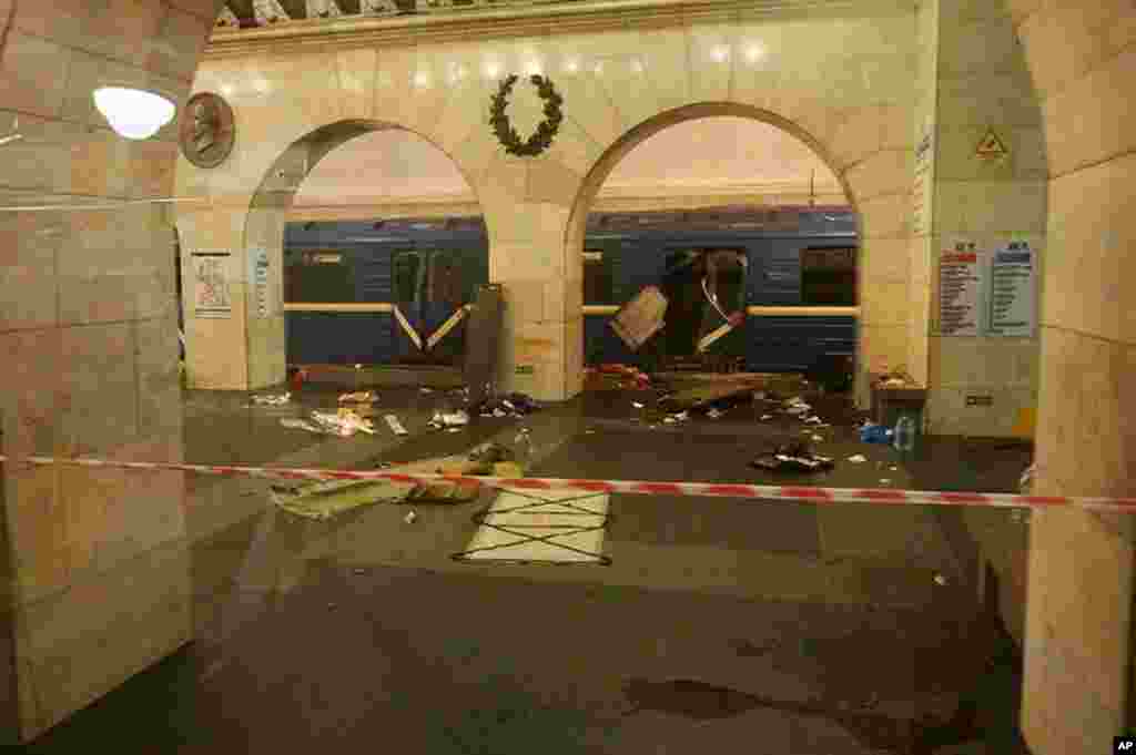 A subway train hit by a explosion stays at the Tekhnologichesky Institut subway station in St.Petersburg, Russia, April 3, 2017. 