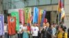 台湾公民团体前往英国驻台代表处抗议（美国之音张永泰拍摄）