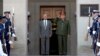 2006年7月18日年前美国国防部长拉姆斯菲尔德接待时任中国军委副主席的郭伯雄。（美国国防部资料照）