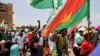 Une manifestation pro-junte, un an après le coup d'État à Ouagadougou.