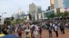 2019年8月28日香港民众在港岛中区抗议国泰航空屈服北京压力打压员工 （美国之音黎堡拍摄）