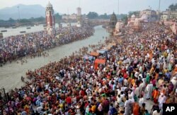 Hindu devotees gather on the banks of the River Ganges to take holy dips on the auspicious occasion of Somvati Amavasya in Haridwar, India, Monday, May 18, 2015. Somvati Amavasya is the no moon day that falls on a Monday in a traditional Hindu lunar calen