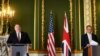 美国国务卿蓬佩奥(左)2020年7月21日在伦敦与英国外交大臣拉布举行记者会