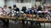 12港人关注组联同多名被控组织及偷越边境罪的港人家属12月28日晚召开记者会，他们担心深圳盐田法院以”择期宣判”等理由，无限期拖延释放12港人的日期。 (美国之音/汤惠芸)