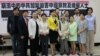 公听会与会者合影（美国之音杨明拍摄 ）