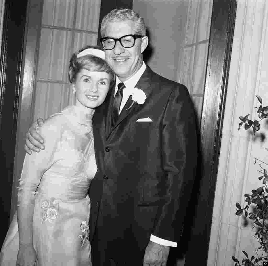  Actress Debbie Reynolds, 29, and millionaire shoe magnate Harry Karl, 46, pose for photographers just after their marriage at Beverly Hills, Calif., Nov. 26, 1960. She is the former wife of Eddie Fisher, and Karl's fourth bride.