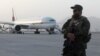 塔利班士兵在阿富汗喀布尔国际机场站岗（2021年9月10日）