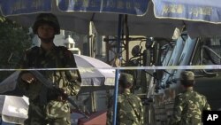 警方2011年8月1日加强在乌鲁木齐的警戒，中国指责穆斯林极端分子在咯什进行恐怖袭击
