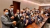 19名香港民主派立法会议员11月11日宣布集体总辞，对中国全国人大常委会通过，有关褫夺4名民主派议员的决定，表达强烈抗议 (美国之音/汤惠芸)