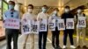 香港6名民主派出区议员8月5日到中国核酸检测支持队7名先遣队成员所在的九龙维景酒店示威表示香港有足够的病毒检测人员，不需要中国队。（美国之音/汤惠芸）